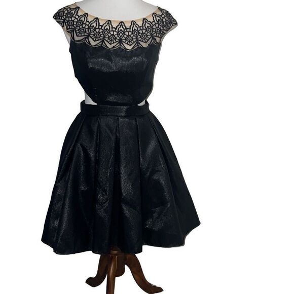 Sherri Hill Black Short Dress A-Line Cut-Outs Illusion Neck Lace sz 6 READ HOCO - Picture 3 of 13